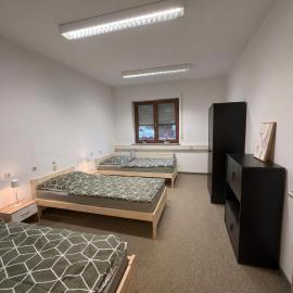Kola Pension, hotel a Königsbrunn