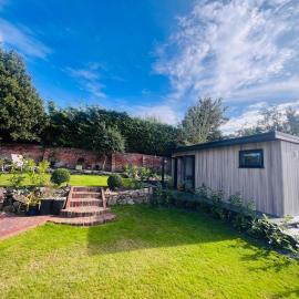 Plas Bach Annexe - Stylish Garden Annexe in the Heart of Prestatyn North Wales Less than 5 mins walk to high street We welcome workers couples solo travellers or small families More info in host details