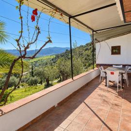 Agro tourism house GAUGUIN with pool Finca el Moralejo TOLOX, ξενοδοχείο σε Tolox