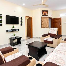 SV Homestay Tirupati - Apartment with Balcony, AC, WIFI, TV and Parking, hotel in Tirupati