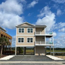 Tailwinds and Tides Second Row Stunning Ocean and Marsh Views, hotel u gradu Holden Bič