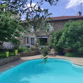 Renovated farmhouse Pool, Air conditionning Nordic bath, sauna