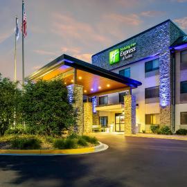 Holiday Inn Express & Suites Minneapolis - West End by IHG, hotel di Minneapolis