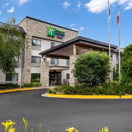 Holiday Inn Express & Suites Minneapolis - West End by IHG, hotel di Minneapolis