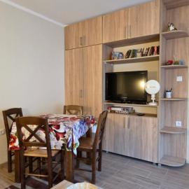 Rzavski mir, hotell i Pogled