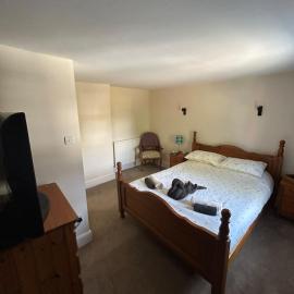 Dog friendly riverside cottage with country views, Hotel in Nordelph