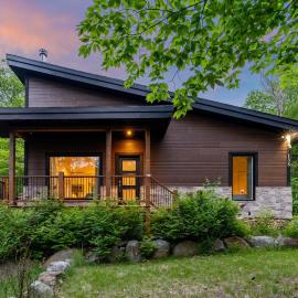 Warm chalet at Lake Superior, Mont Tremblant, hotel di Lac-Superieur