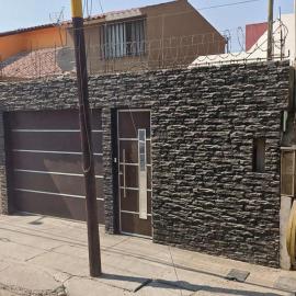 Ideal 2-Bedroom House, Consulate Appointment, Airport