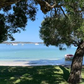 HighTide, 142 Sandy Point Rd - romantic getaway on the waterfront, hotel em Corlette