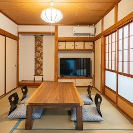 伝統の日本建築を一棟貸切 Stay SHIRAKANE, hotell i Aira