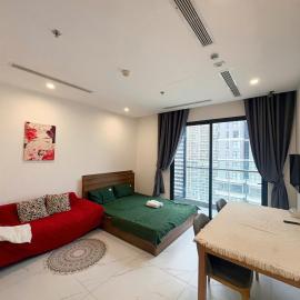 Aug's studio - Mya's Homestay at Beverly 7 Vinhome Grand Park、Long Bìnhのホテル