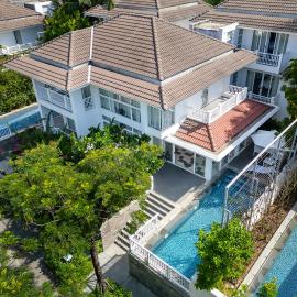 DiStay Beachfront Villa - Free Airport Pickup