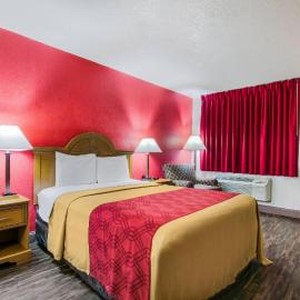 Econo Lodge & Suites Brinkley、Brinkleyのホテル