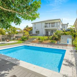 Sea La Vie - Pet Friendly with Fireplace and Swimming Pool & Spa