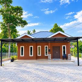 Khayra Homestay Private Pool