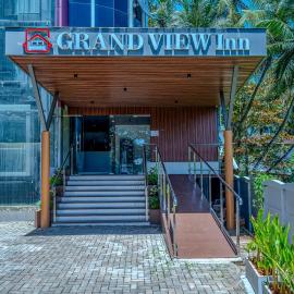 GRAND VIEW Inn، فندق في Tirūr