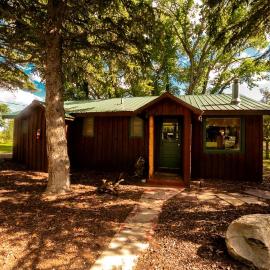 Incredible Cabin with Gorgeous Forest Views in Dubois, Wyoming, hotelli kohteessa Dubois