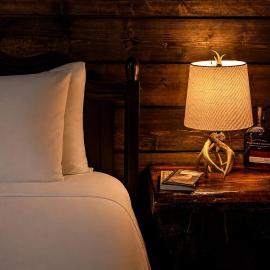 Luxurious King Suite Rental for an Unforgettable Escape in Dubois, Wyoming, hotel i Dubois