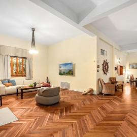 Historic Modern Home with Garden, Hotel in Haifa