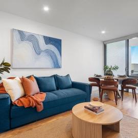 Fortitude Valley Hideaway - 2BR Apartment with Balcony & 2 Free Car Bays