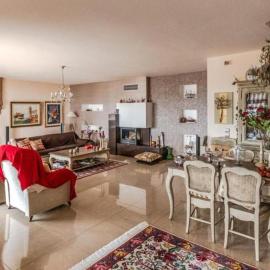 Villa Neraida - Panoramic Lake View، فندق في Neráïdha