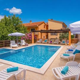 E-M Apartments with Private pool