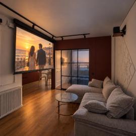 Red Wine Apartments, projector, karaoke, PS5, smart lock