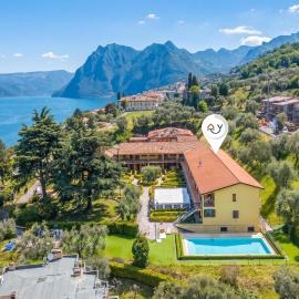 Residence La Perla with Shared Pool