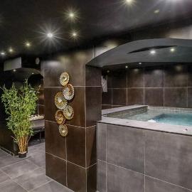 Love Room- Jacuzzi XXL- Climatisé- Table massage Accessoires