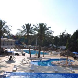 Sourtorini Resort، فندق في صور