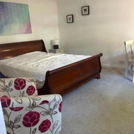 Pretty, spacious and quiet one bedroom garden flat