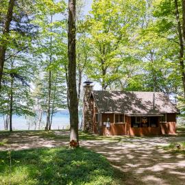CRO's Terrapin Station Lakeside | Waterfront | Dock | Firepit | Sunsets |, hotel em Maple City