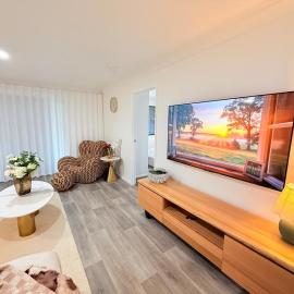Delightful Pet-Friendly Home &Brand-New Furnishing