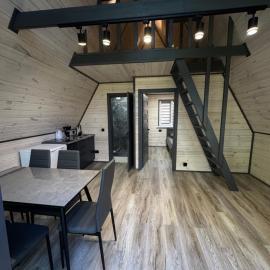 A-frame Світанок, hótel í Svityazʼ