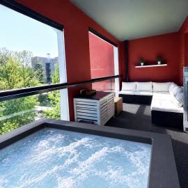 Sauna & outdoor hot tub, 6 people, Parking, AC, 2BR