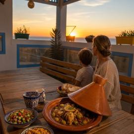 Banana Surf Camp - Yoga Vibe and Retreat Oceanfront, Hotel in Aourir