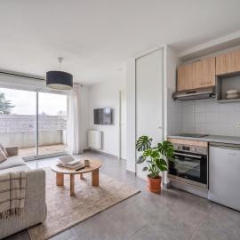 Comfortable Apartment Near Hospital, Tram and Park