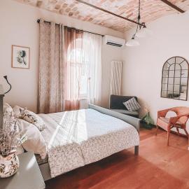 Heritage Apartment Nestled Between Sea and Hills