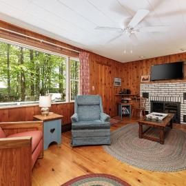 CRO's Terrapin Station Roadside | Big Glen Lake Access | Dock | Firepit |, hotel em Maple City