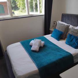 EW Guesthouse Ideal Location for BHX & NEC - Receptionless