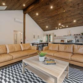 Twin Pines Lodge - Luxury Cabin, Kid Friendly