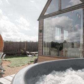 Profondeville में, होटल Tiny house avec spa privé et vue panoramique