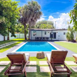 Luxury 6BR 2-Home Retreat with Pool BBQ & Games