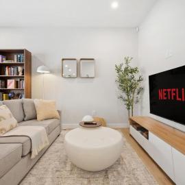 2 Bedroom Spacious & Private Guest Suite - King Size Bed TV in Room, 58" Smart TV in Living Room, In-suite Laundry, Private Entrance & More
