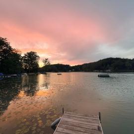 Emerald Cove Cottage-3 bd, 2 ba-Sleeps 10, hotel in Newaygo
