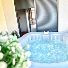 Jacuzzi Apartment 888