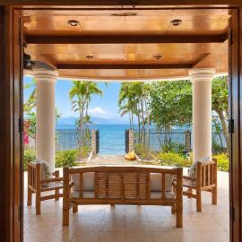 Private beachfront accommodation with ocean view and direct reef access