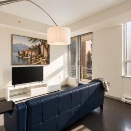 Chic & Modern Apartment In The Heart Of Downtown