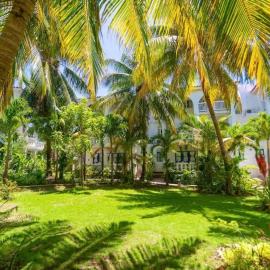 Beachfront & Pool 2Bdr 2Bth Ocean-Tropical-Escape