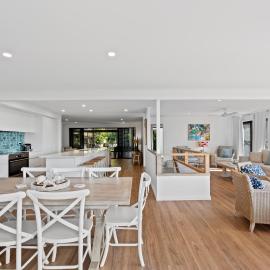 Island Hideaway + 1 min to Cylinder Beach + Sleeps 10